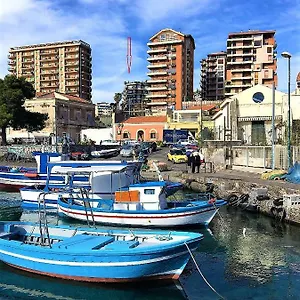 Seafront In The City Aeroporto di Catania Fontana Rossa
