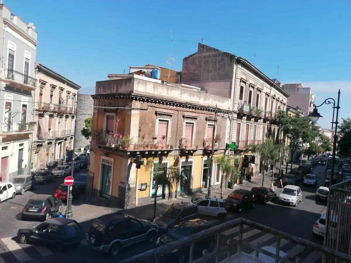 A Due Passi BnB Catane Couette-café