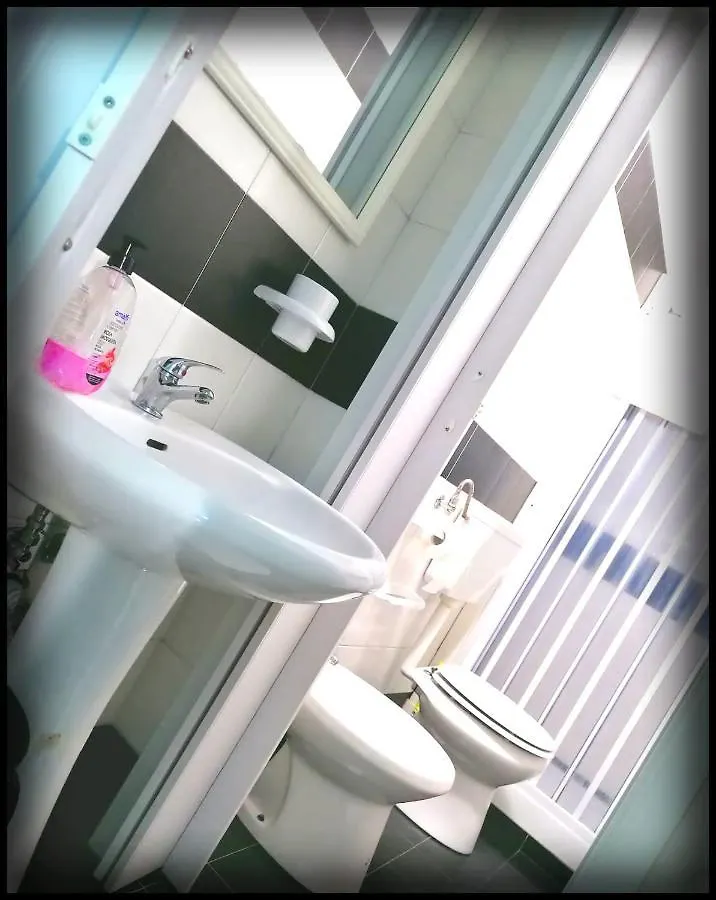 ** Couette-café A Due Passi BnB Catane Italie